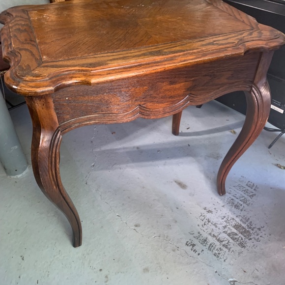 Fancy End table - Picture 2 of 2